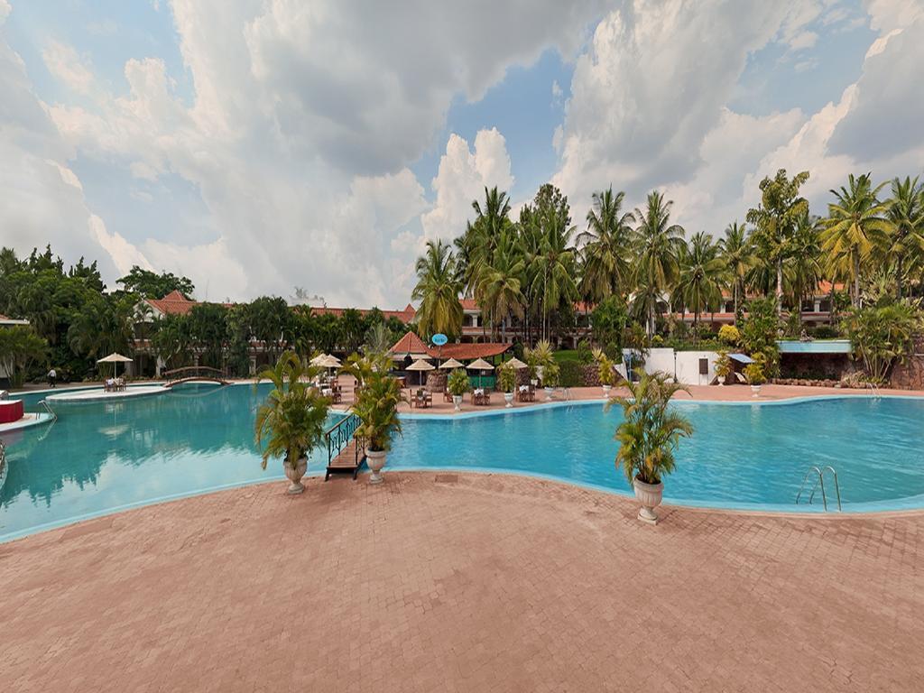 The Golden Palms Hotel & Spa Chik Bānavar Esterno foto
