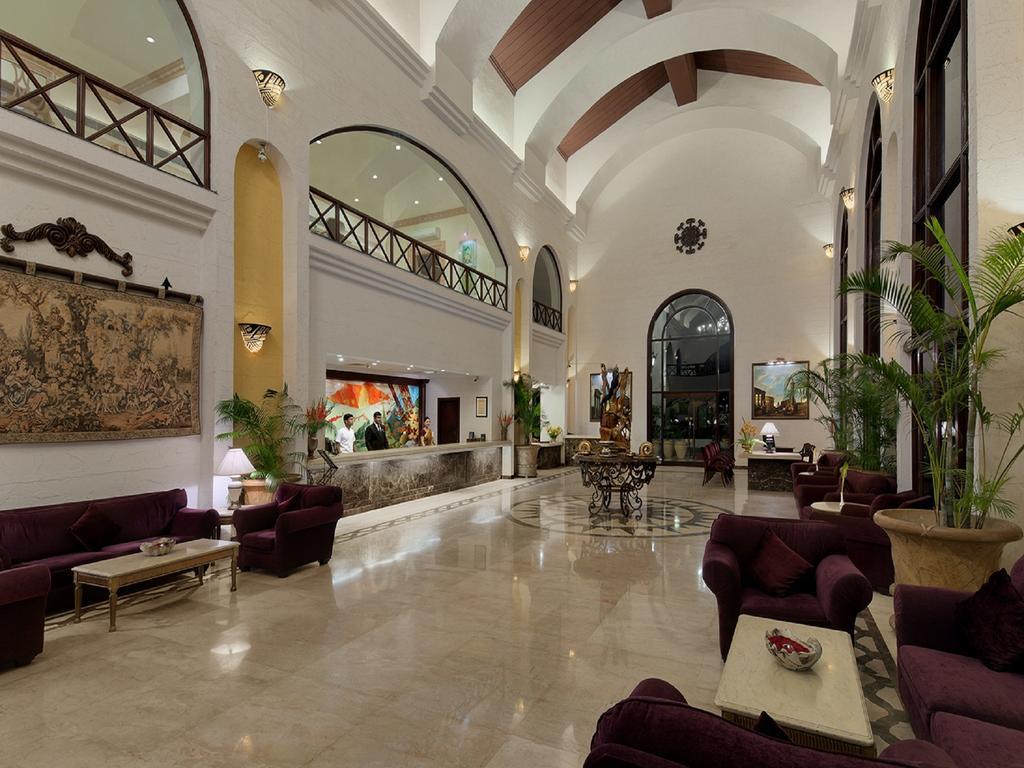 The Golden Palms Hotel & Spa Chik Bānavar Esterno foto