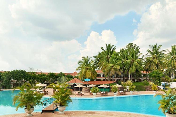 The Golden Palms Hotel & Spa Chik Bānavar Esterno foto