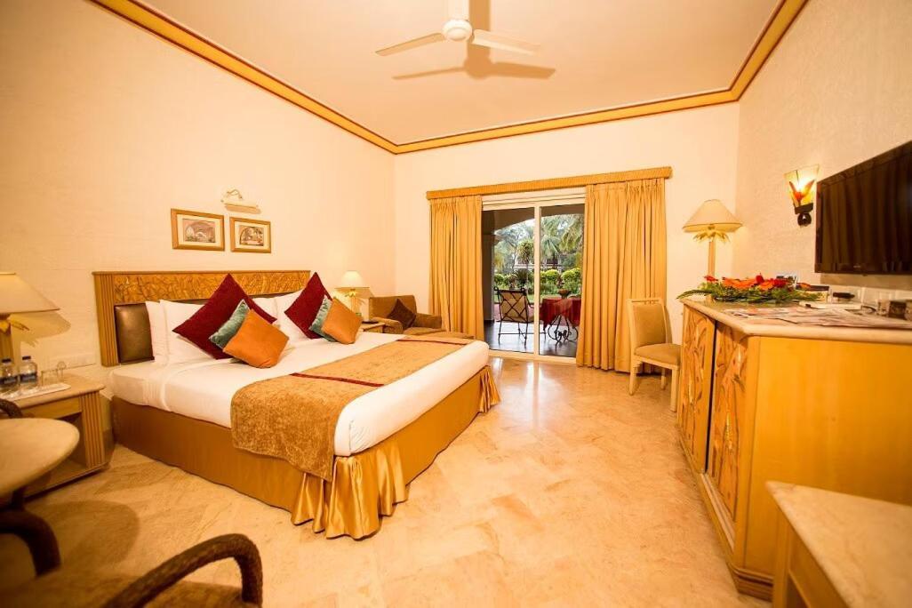 The Golden Palms Hotel & Spa Chik Bānavar Esterno foto