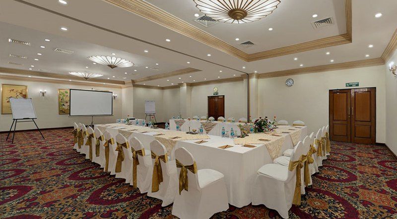 The Golden Palms Hotel & Spa Chik Bānavar Esterno foto